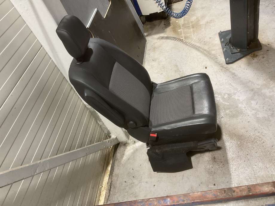 Sete foran venstre til Peugeot Expert 2016-->> (Type III)  (PEUGEOT|)
