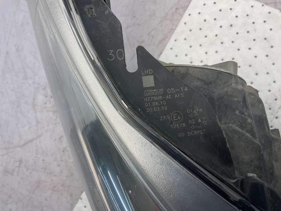 Frontlykt høyre halogen til Toyota Avensis 2009-2015 (Type III, Fase 1)  (TOYOTA|8114005331|)