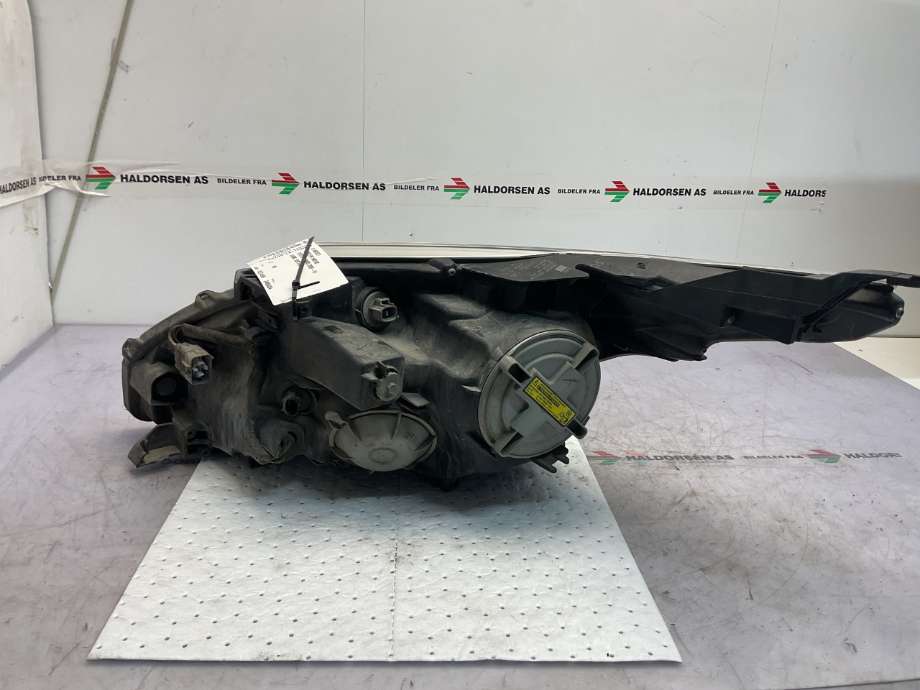Frontlykt høyre halogen til Toyota Avensis 2009-2015 (Type III, Fase 1)  (TOYOTA|8114005331|)