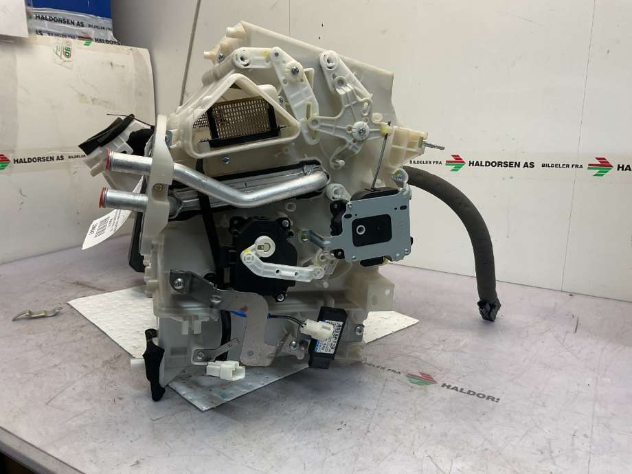 Varmeapparat til Mitsubishi Pajero 2016-2019 (Type IV, Fase 2)  (MITSUBISHI|)