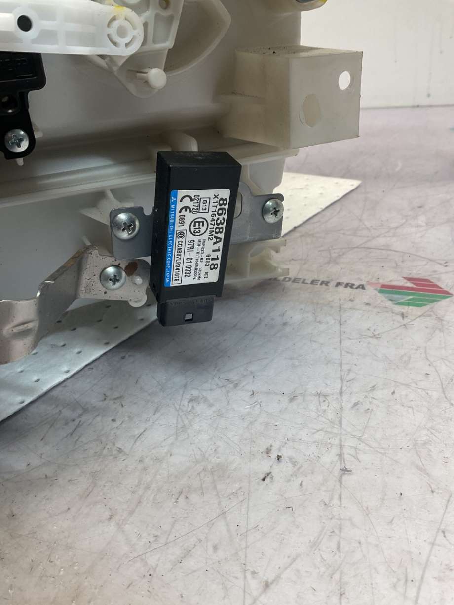 Varmeapparat til Mitsubishi Pajero 2016-2019 (Type IV, Fase 2)  (MITSUBISHI|)