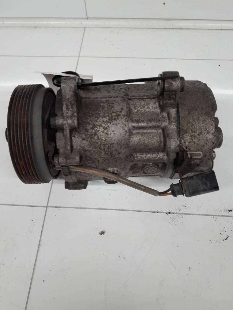 Aircondition kompressor til VW Caddy 2004-2010 (Type III, Fase 1)  (VOLKSWAGEN|7HO 820 803 F|)