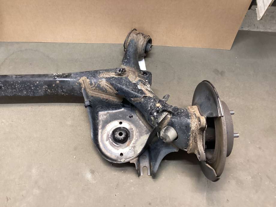 Travers bak til Honda HR-V 2015-2021 (Type II)  (HONDA|42100-TBK-G10|)