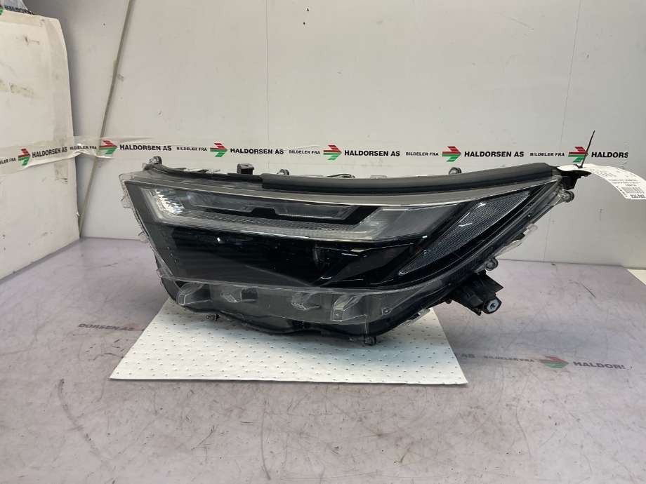Frontlykt venstre halogen til Toyota RAV4 2019-->> (Type V)  (TOYOTA|8118542E10|)
