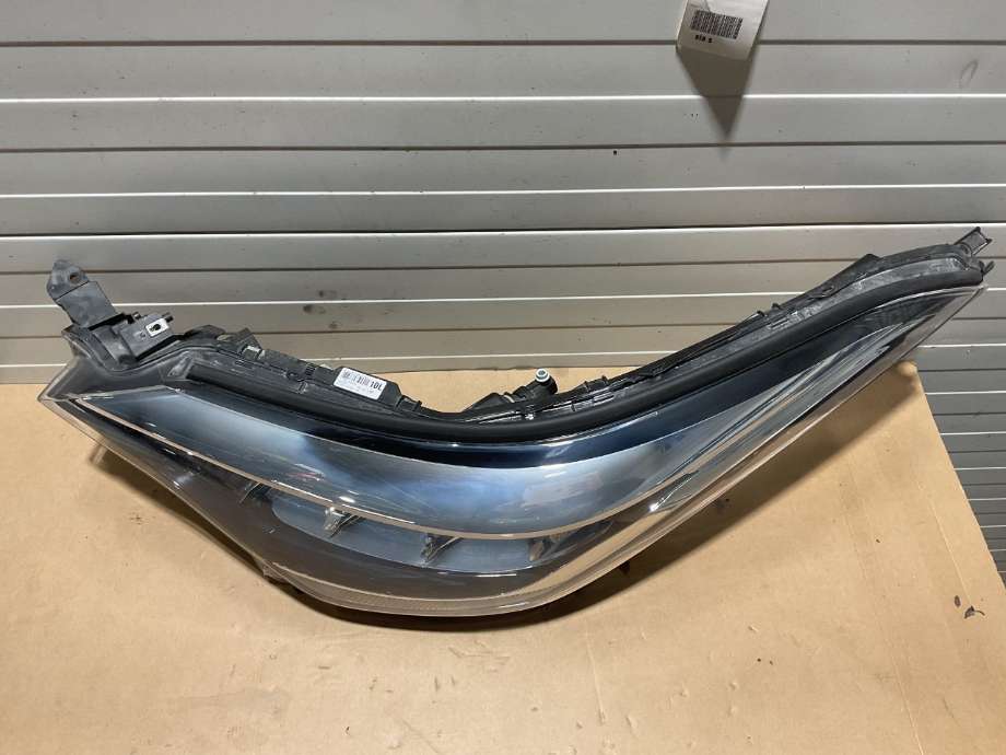 Frontlykt venstre halogen til Toyota C-HR 2016-->>  (TOYOTA|81170F4180|)