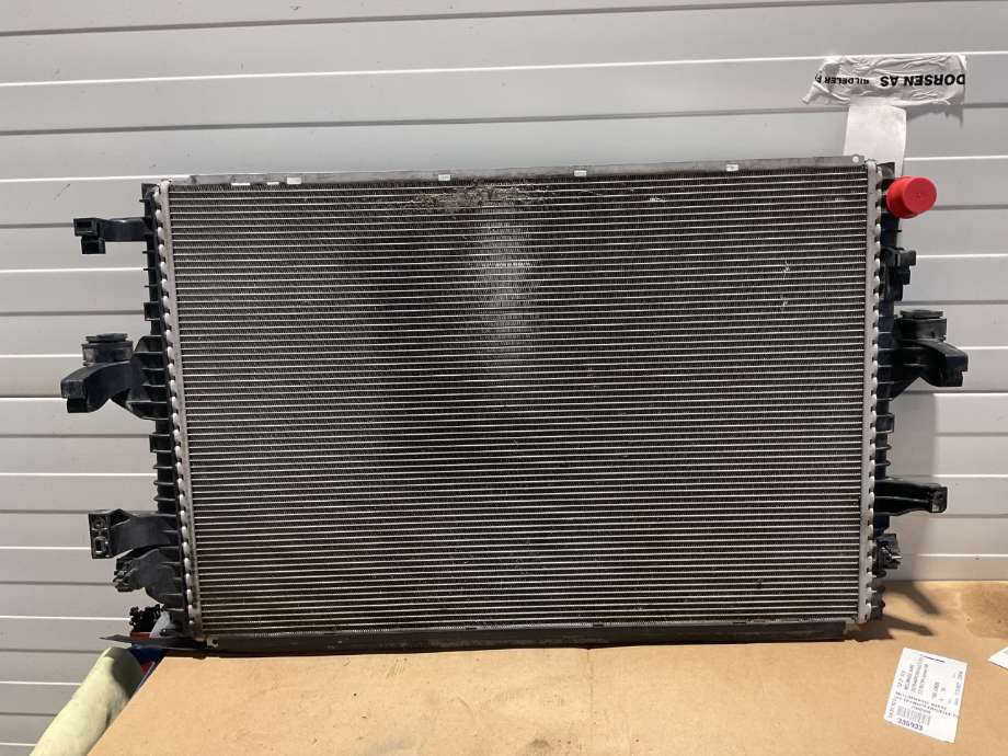Radiator (automat gir) til VW Transporter / Caravelle, 2019-->> (T6.1) (T6.1) (VOLKSWAGEN|7E0 121 253 F)