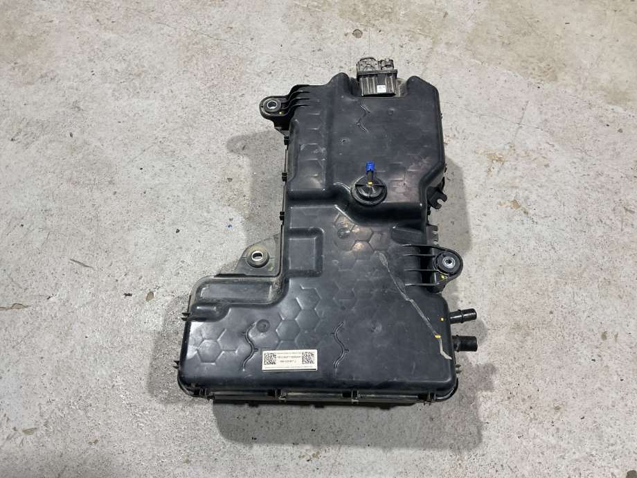 AdBlue tank til VW Transporter / Caravelle, 2019-->> (T6.1) (T6.1) (VOLKSWAGEN|7E0 131 877 J)