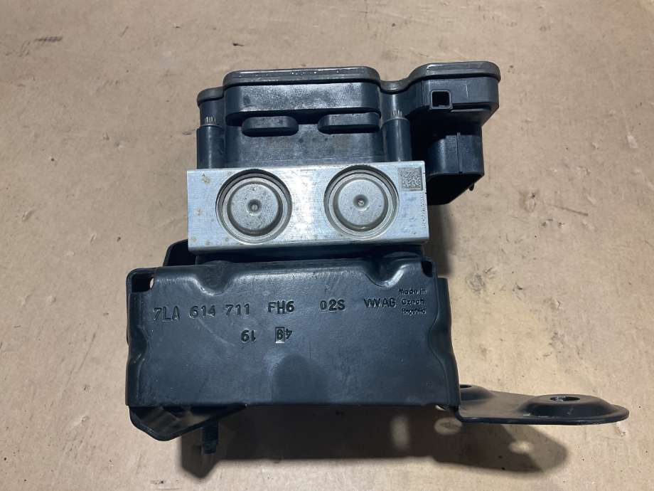 ABS sentral til VW Transporter / Caravelle 2019-->> (T6.1) (T6.1) (VOLKSWAGEN|7E5 614 517 A|)
