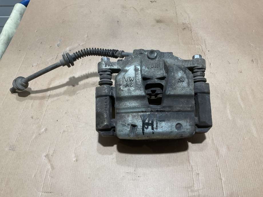 Bremsecaliper høyre foran til VW Transporter / Caravelle 2019-->> (T6.1) (T6.1) (VOLKSWAGEN|7LA 615 124|7LA 615 125|)