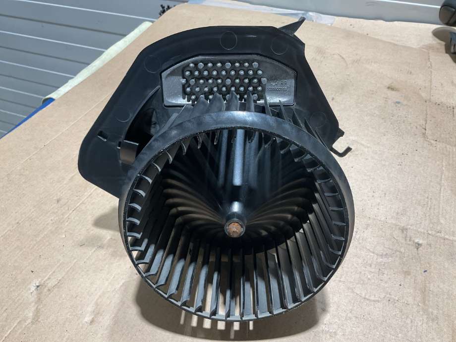 Varmeapparat motor til VW Transporter / Caravelle 2019-->> (T6.1) (T6.1) (VOLKSWAGEN|7L1 819 021||H201399042001)