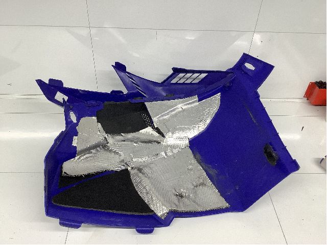 MC, Kåpe, høyre til Snøscooter Yamaha øvrige 0-->>  (YAMAHA SIDEWING M150370-MOT|8KC-K8130-40-00|)