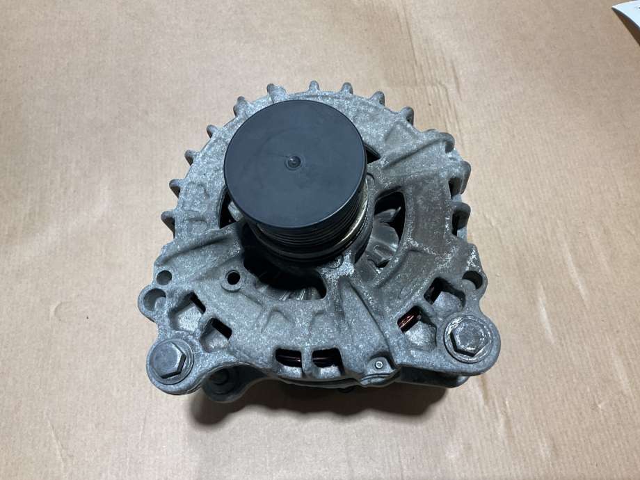 Dynamo til VW Transporter / Caravelle, 2019-->> (T6.1) (T6.1) (VOLKSWAGEN|04L 903 023 N)