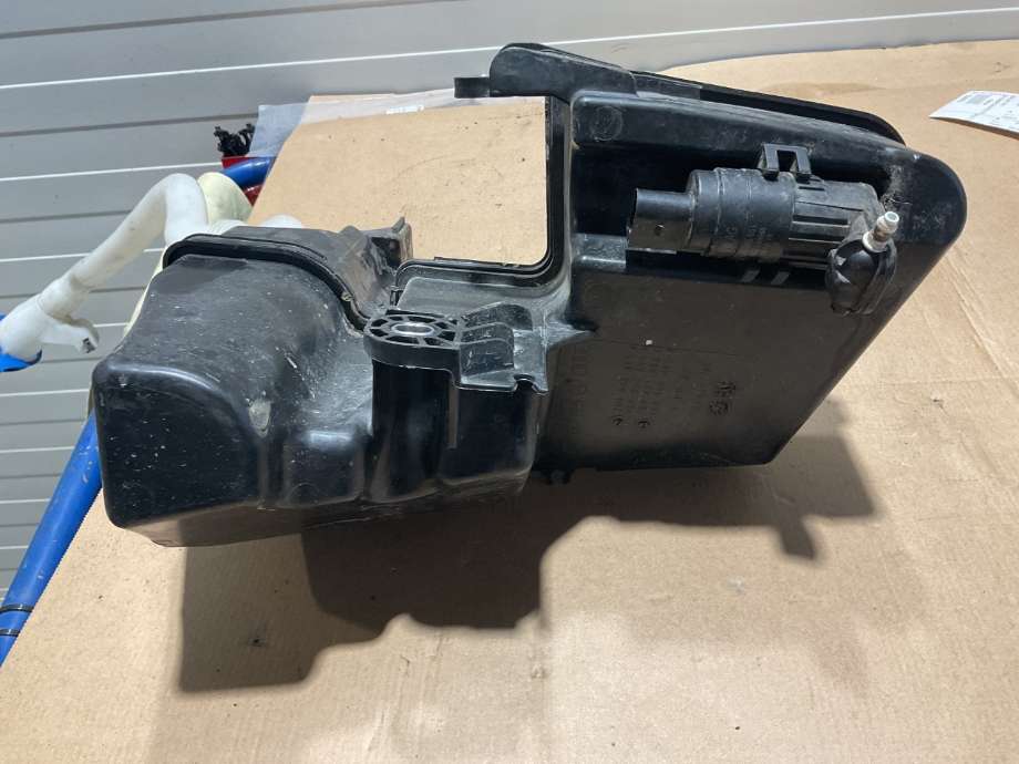 Spylertank til VW Transporter / Caravelle 2019-->> (T6.1) (T6.1) (VOLKSWAGEN|7E0 955 453 D|)