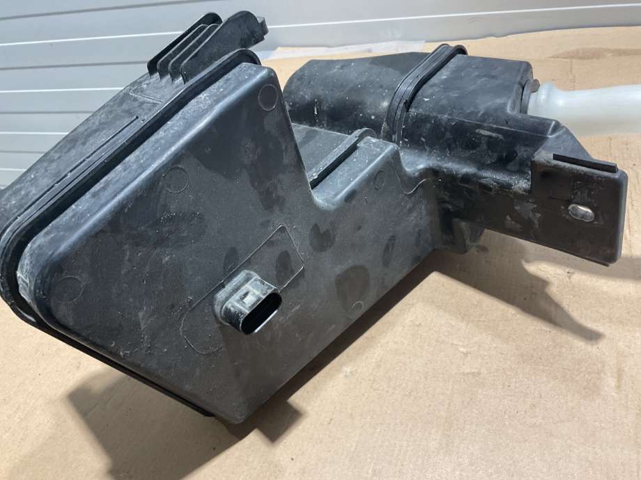 Spylertank til VW Transporter / Caravelle 2019-->> (T6.1) (T6.1) (VOLKSWAGEN|7E0 955 453 D|)