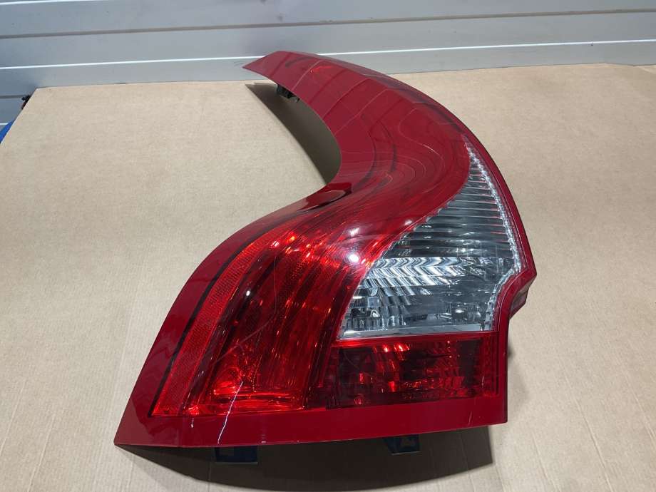 Baklykt venstre til Volvo XC60 2008-2013 (Type I, Fase 1)  (VOLVO|31323034|)