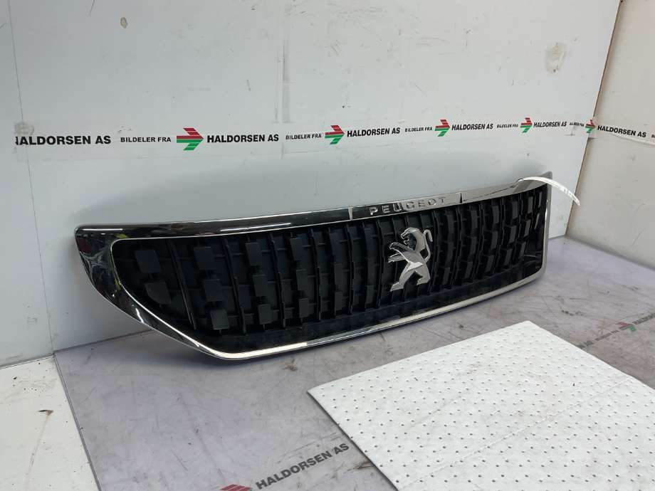 Grill til Peugeot Expert 2016-->> (Type III)  (PEUGEOT|98 117 104 XT|)
