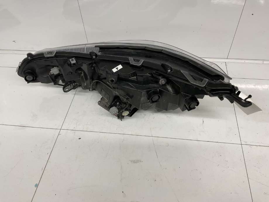 Frontlykt høyre halogen til Suzuki Across 2020-->>  (SUZUKI|T8114-542B8-000|)