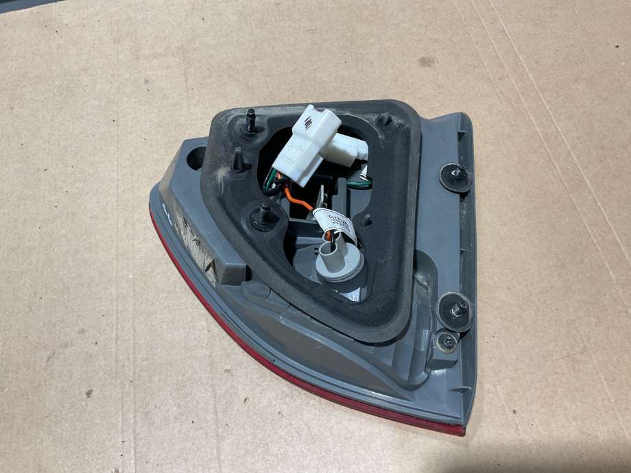 Baklykt venstre indre til Hyundai Ix55 2010-2011  (HYUNDAI|92406 3J100|)