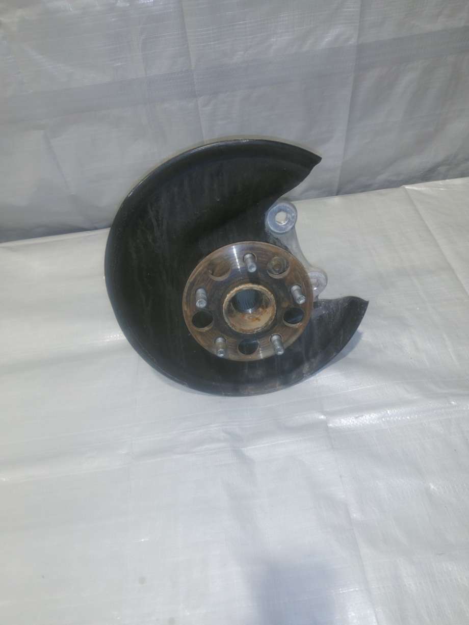 Hjulspindel venstre bak til Suzuki Across 2020-->>  (SUZUKI|T4230-54209-000|T4241-04207-000|)