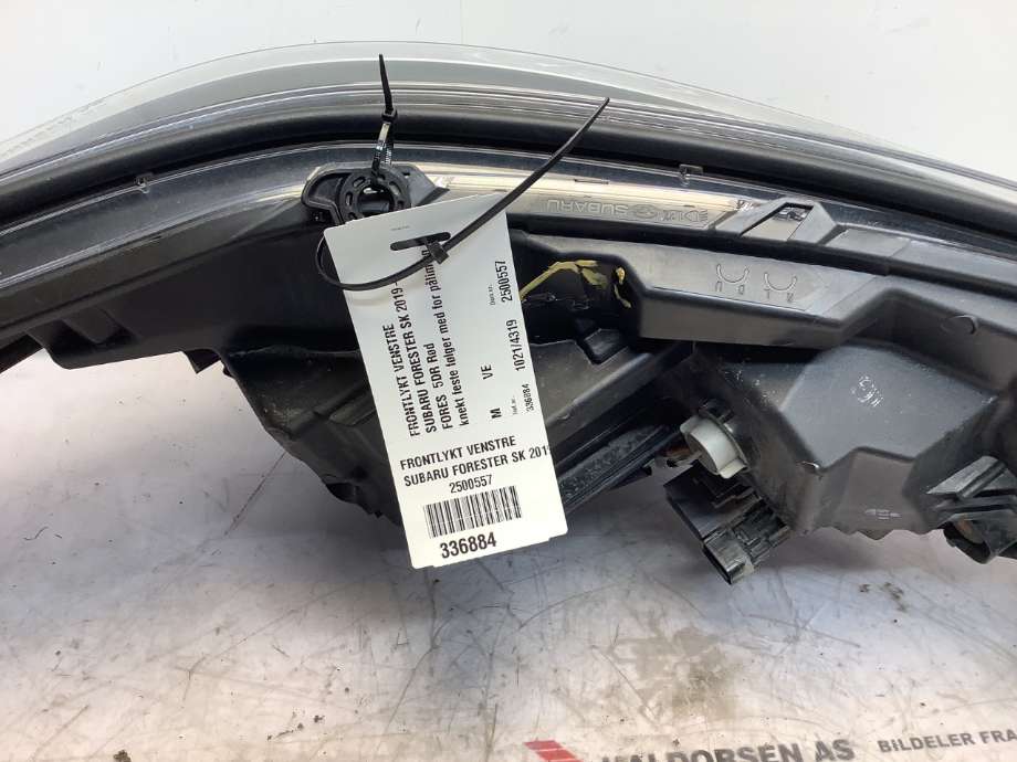 Frontlykt venstre halogen til Subaru Forester 2019-->> (Type V)  (SUBARU|84002SJ050|)