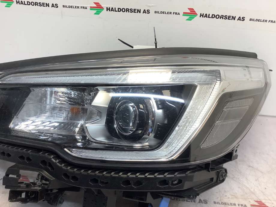 Frontlykt venstre halogen til Subaru Forester 2019-->> (Type V)  (SUBARU|84002SJ050|)