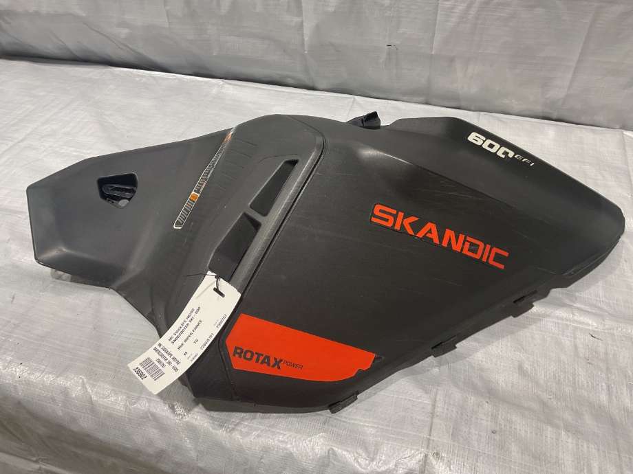 MC, Kåpe, høyre til Snøscooter Ski-Doo øvrige 0-->> (SKI-DOO SKANDIC|)