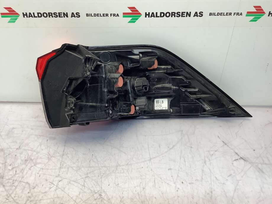 Baklykt venstre til Toyota RAV4 2019-->> (Type V)  (TOYOTA|8156142230|)