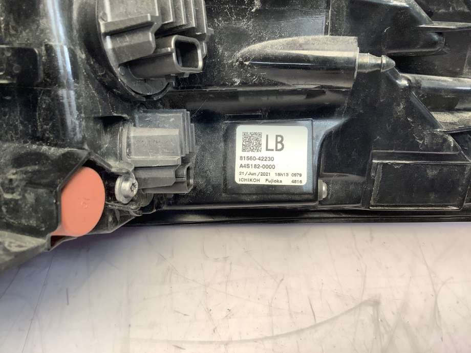 Baklykt venstre til Toyota RAV4 2019-->> (Type V)  (TOYOTA|8156142230|)