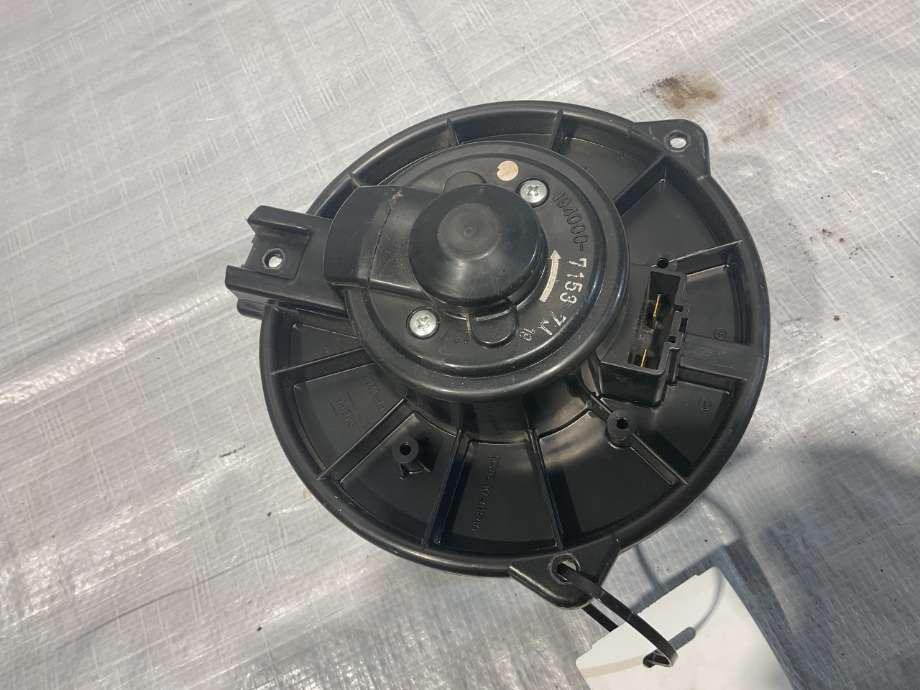 Varmeapparat motor til Toyota Hiace 2007-2012 (Fase 3)  (TOYOTA|8710333041|)
