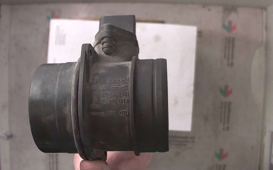 Luftmengde/luftmassemåler til Audi A6 1997-2001 (Type II, Fase 1) (C5) (C5) (AUDI A6|06C 133 471 A|)