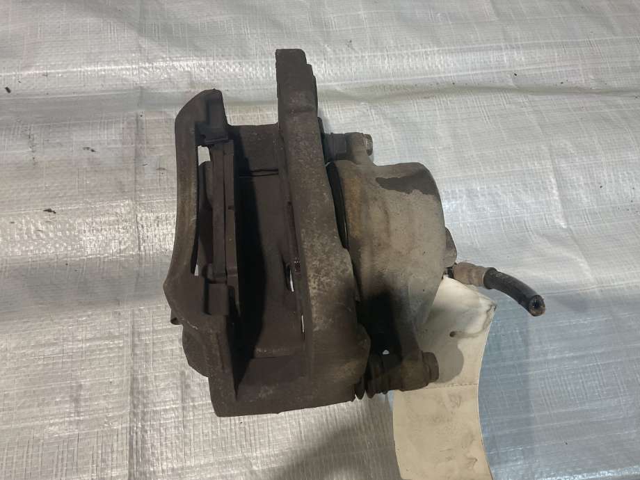 Bremsecaliper venstre foran til Toyota Hiace 2007-2012 (Fase 3)  (TOYOTA|)