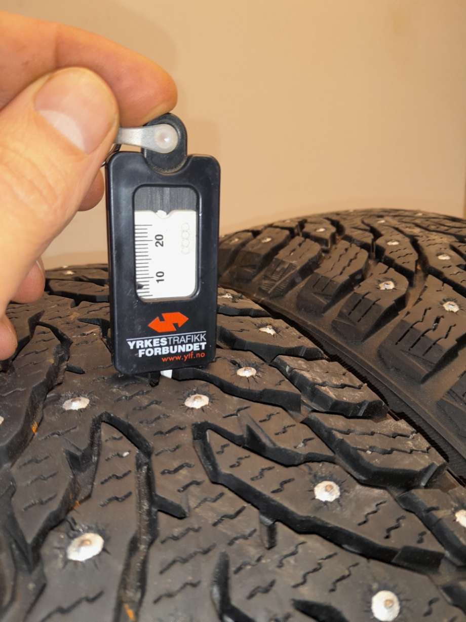 Dekk til Annet Dekk vinter pigg 0-->>  (HAKKAPELIITTA 9|NOKIAN|185/65R15 92T)