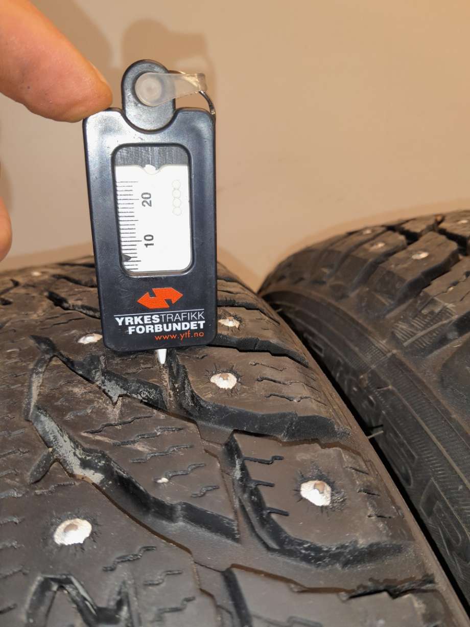 Dekk til Annet Dekk vinter pigg 0-->>  (HAKKAPELIITTA 9|NOKIAN|185/65R15 92T)