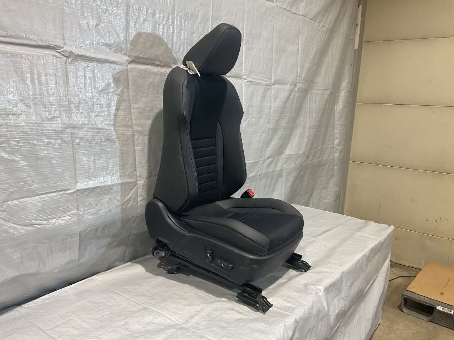 Sete foran høyre til Lexus IS 2013-2020 (Type III) (XE30) (XE30) (LEXUS|)