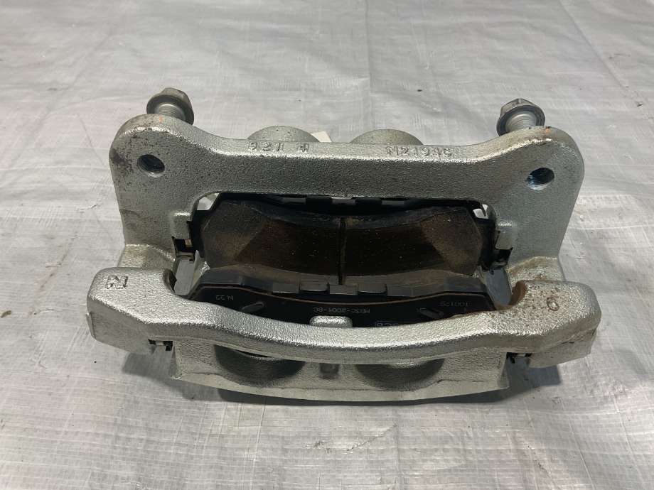 Bremsecaliper høyre foran til Ford Ranger / Ranger Raptor 2022-->>  (FORD RANGER RAPTOR
DOBBELHYTTE|2717265|2717267|MED KLAVE)