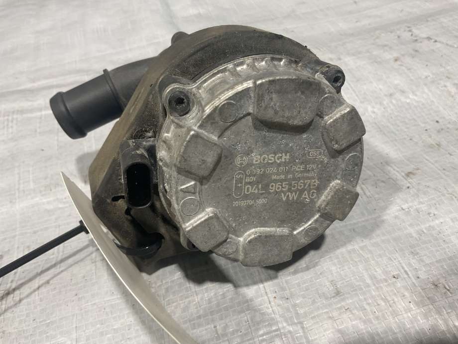 Sirkulasjonspumpe til VW Passat 2015-2019 (Fase 1) (B8) (B8) (VOLKSWAGEN|04L 965 567 B|)