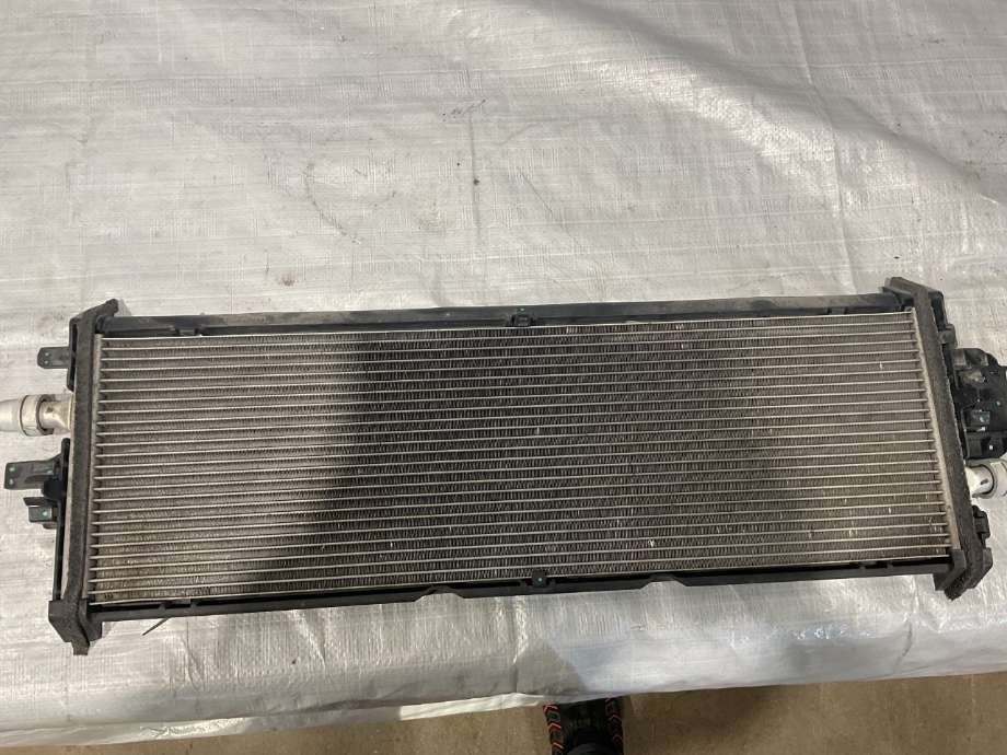 Radiator (automat gir) til Tesla Model 3 2018-2023 (Fase 1)  (TESLA|1077082-00-C|)