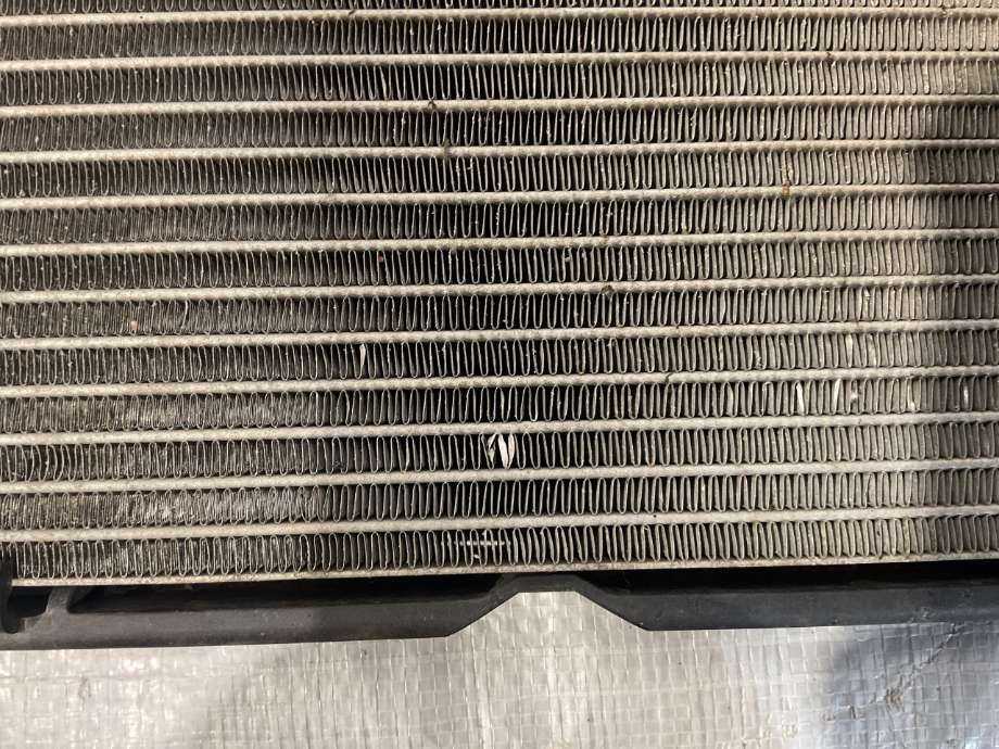 Radiator (automat gir) til Tesla Model 3 2018-2023 (Fase 1)  (TESLA|1077082-00-C|)