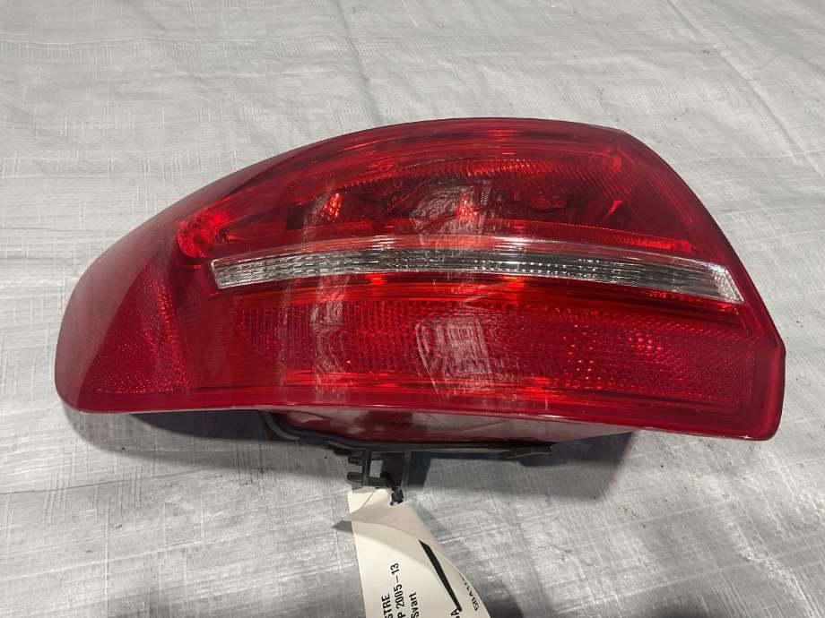 Baklykt venstre til Audi A3 2009-2012 (Type II, Fase 2)  (AUDI|8P4 945 095 E|)