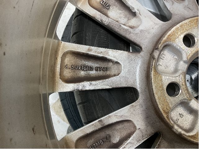Hjulsett aluminium sommer til VW Polo 2017-2021 (Type VI, Fase 1)  (VOLKSWAGEN|5X100 ET47 NAV 57|195/55R16 91V|)
