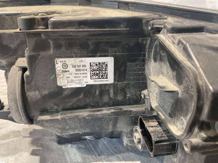 Frontlykt venstre halogen til VW e-Golf 2014-2017 (Fase 1)  (VOLKSWAGEN|5GE 941 773|)