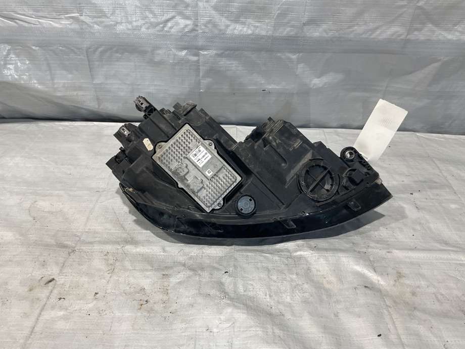 Frontlykt venstre halogen til VW e-Golf 2014-2017 (Fase 1)  (VOLKSWAGEN|5GE 941 773|)