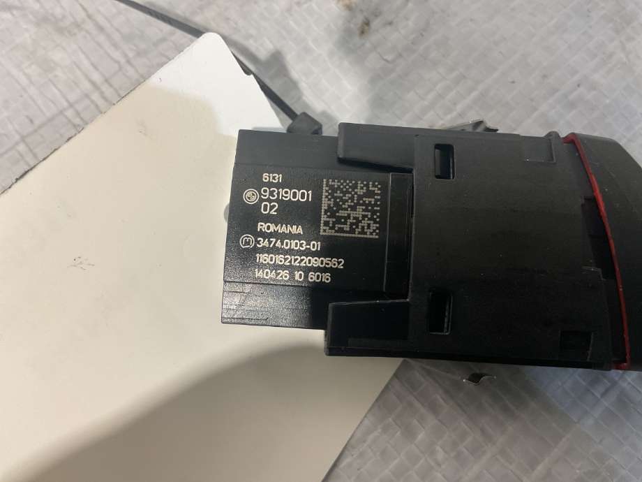 Bryter nødblink til BMW X3 2010-2017 (F25) (F25) (BMW|61 31 9 389 076|)
