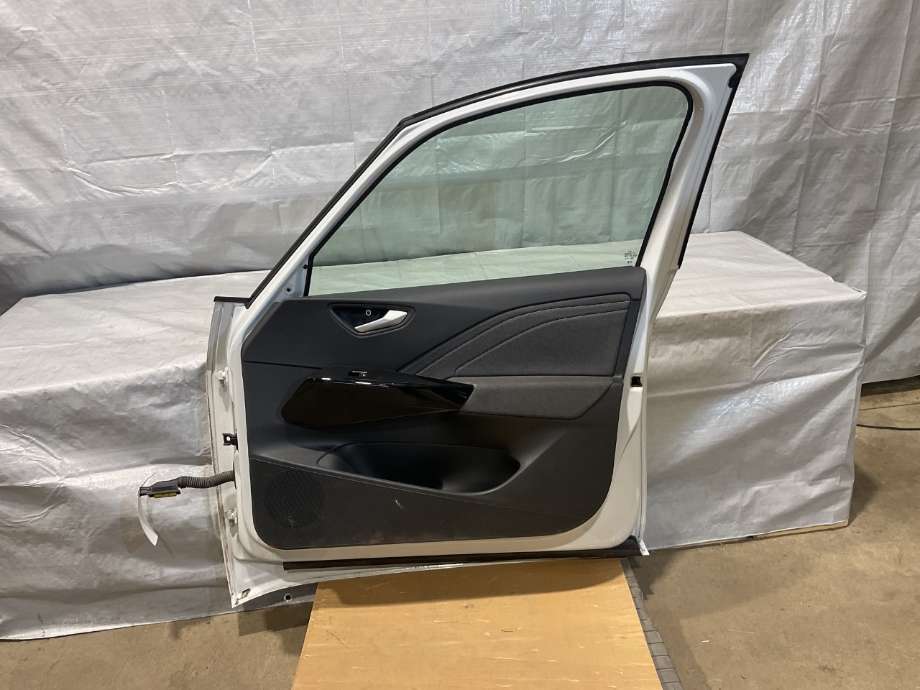 Dør høyre foran til VW ID.3 2020-->>  (VOLKSWAGEN ID 3 KOMBI 5D FL|10A 831 056 N|)