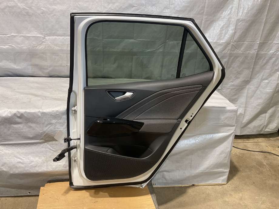Dør høyre bak til VW ID.3 2020-->>  (VOLKSWAGEN ID 3 KOMBI 5D FL|10A 833 056 G|)
