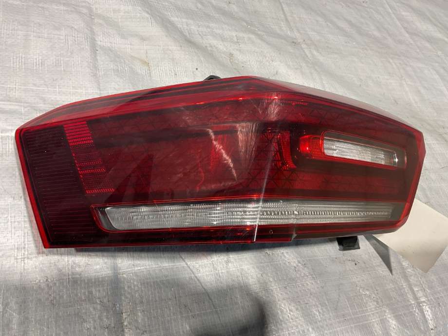 Baklykt venstre til VW ID.3 2020-->>  (VOLKSWAGEN ID 3 KOMBI 5D FL|10A 945 207 E|)