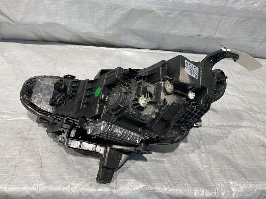 Frontlykt høyre halogen til Volvo EX30 2023-->>  (VOLVO|80000628|)