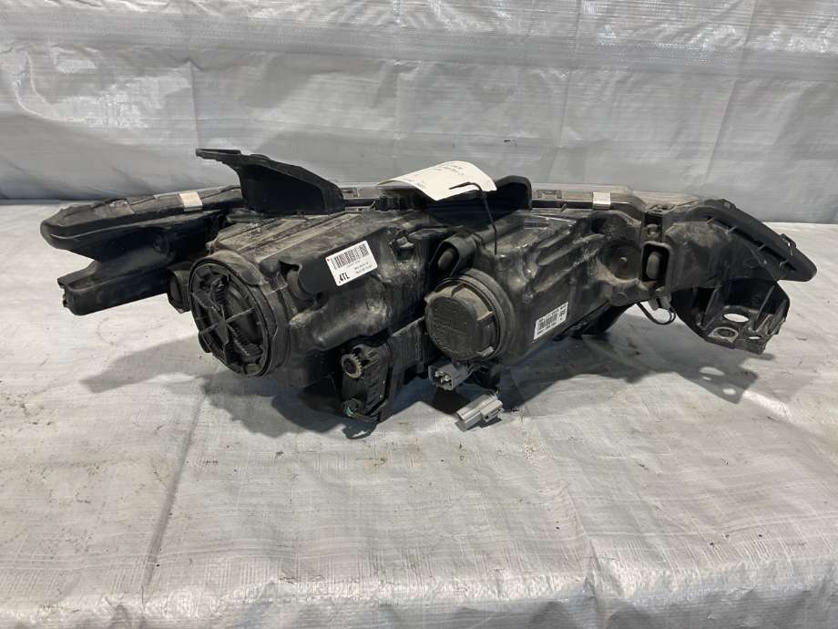 Frontlykt venstre halogen til Mitsubishi Outlander 2015-->> (Type III, Fase 2)  (MITSUBISHI|8301C853|)