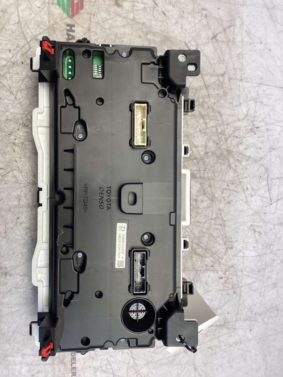 Instrumentpanel til Toyota Yaris 2020-->> (Type IV)  (TOYOTA|83800K0231|)