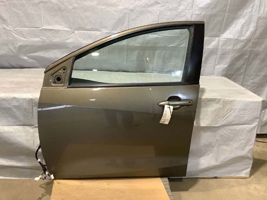 Dør venstre foran til Toyota Yaris, 2020-->> (Type IV)  (TOYOTA|67002K0020)